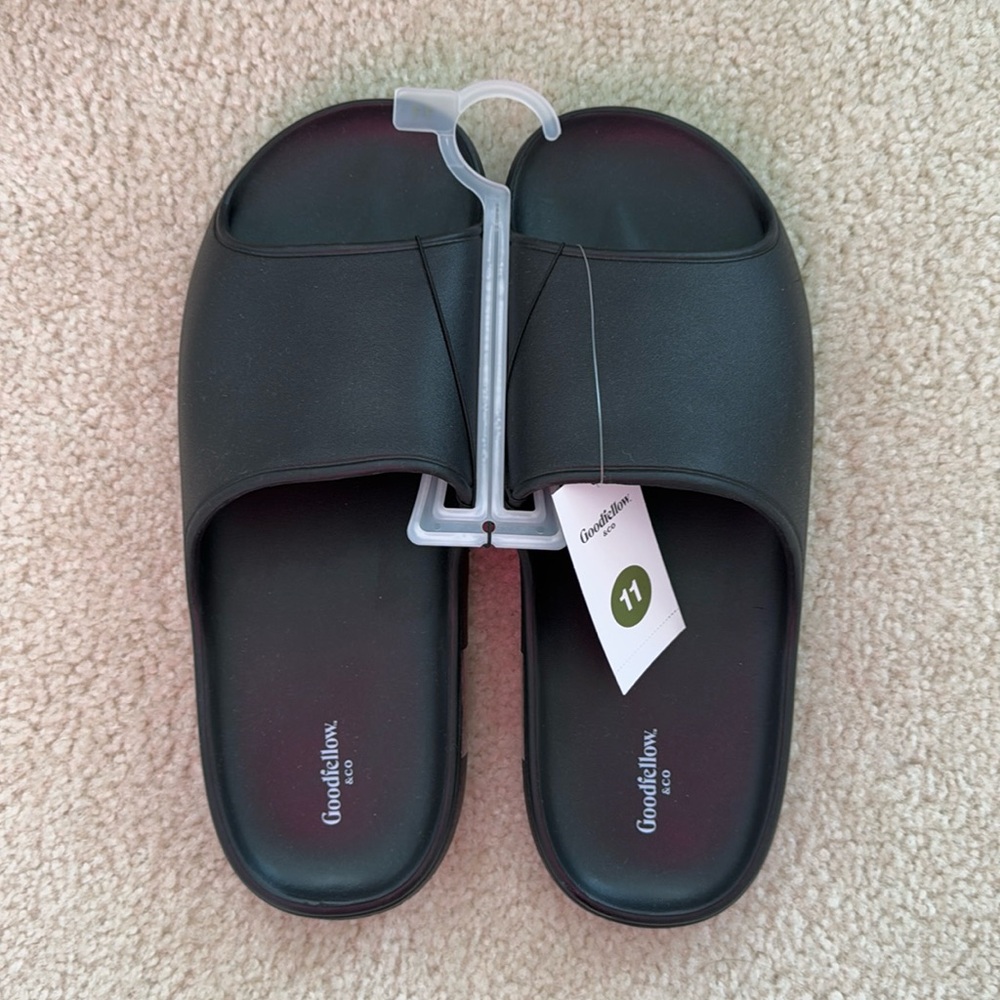 NWT! Men’s Goodfellow Joshua slides